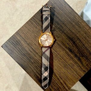 Very lightly worn rose gold Burberry watch